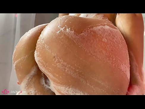 ❤️ Brunette په شاور کې د شدید orgasm لپاره د وایبرټر سره بلی مشت زنی کوي ️❌ کیفیت پورن